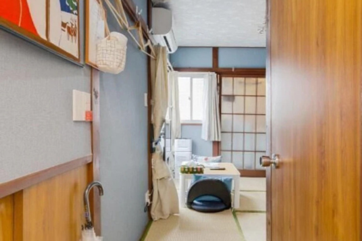 Room 10 of 14