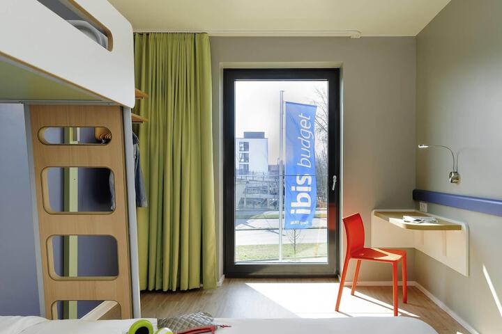 Room 10 of 25