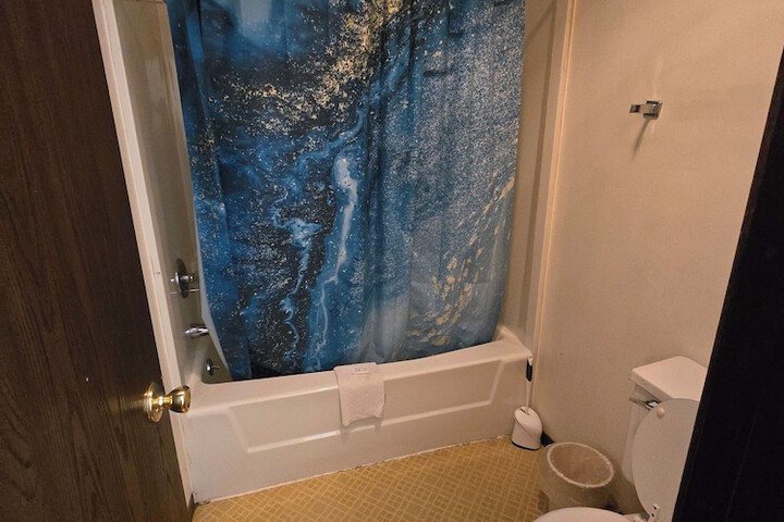 Room 47 of 66