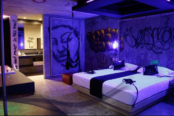 Room 4 of 70