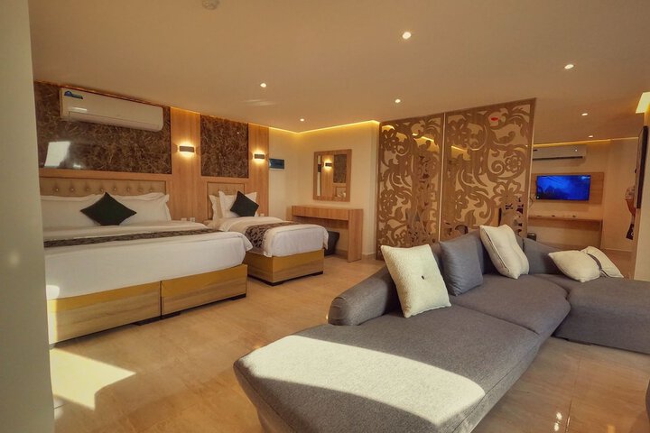Room 4 of 30