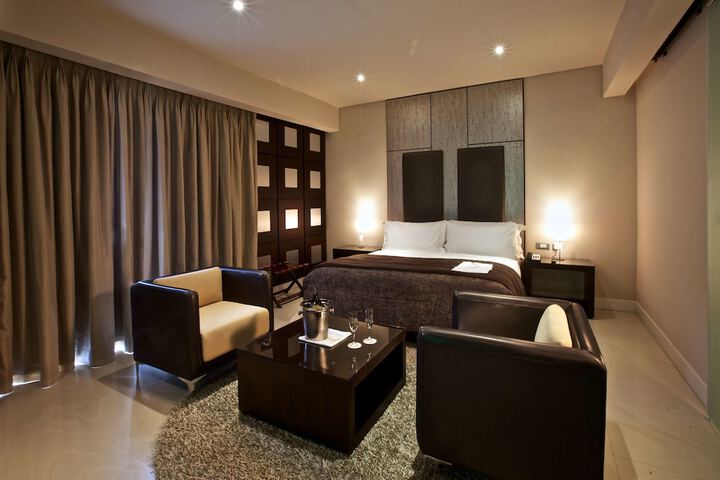 Room 2 of 35