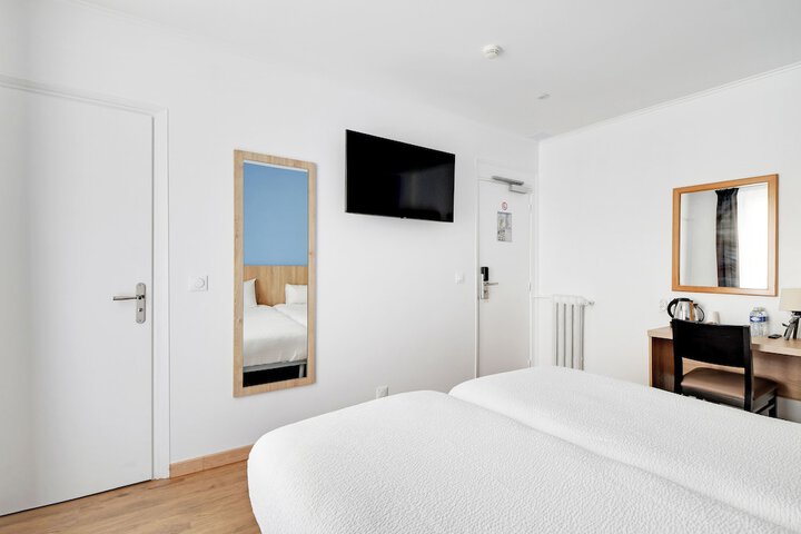 Room 17 of 49