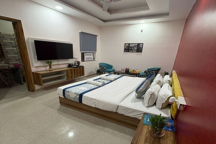 Room 16 of 48