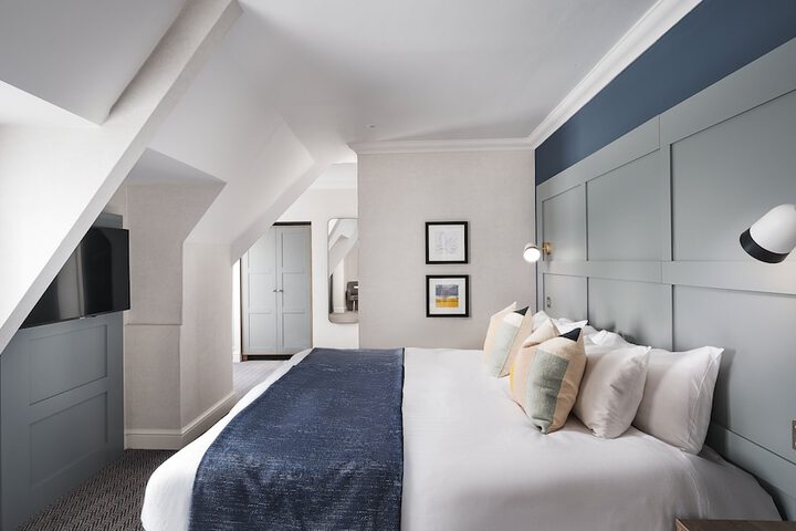 Room 12 of 85