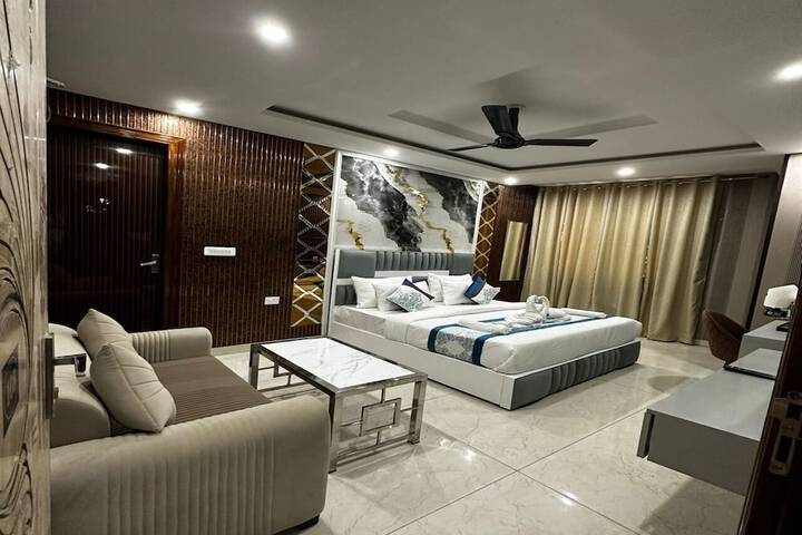 Room 9 of 52