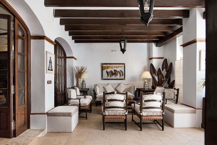 Lobby lounge
