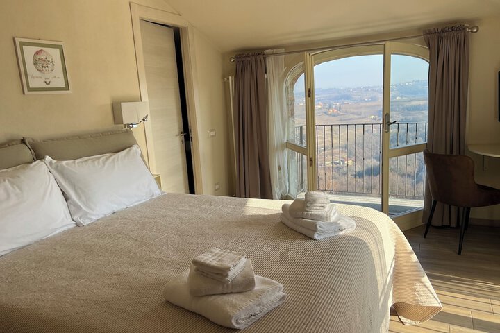 Room 8 of 16