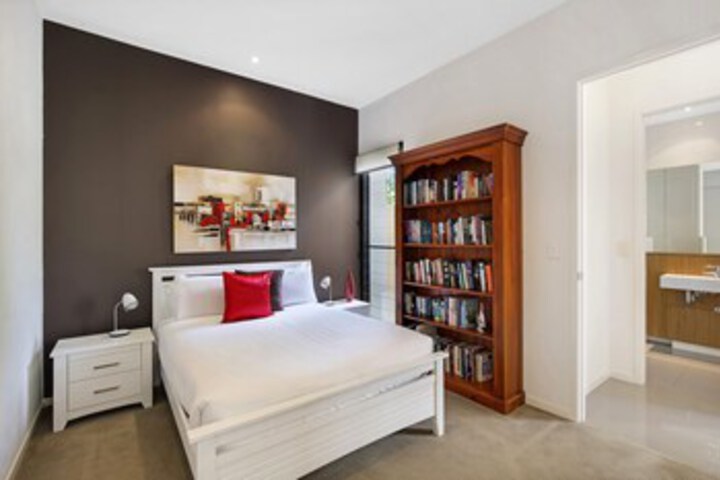 Room 9 of 22