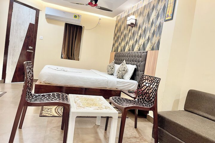 Room 15 of 159