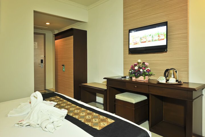 Room 4 of 35