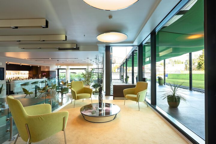 Entrance & Lobby