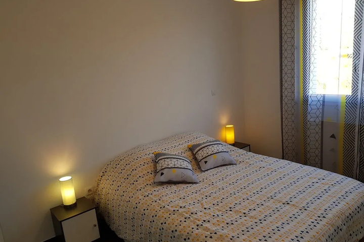 Room 4 of 18