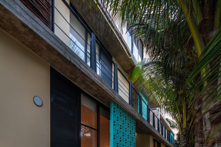 Hotel Exterior 84 of 85