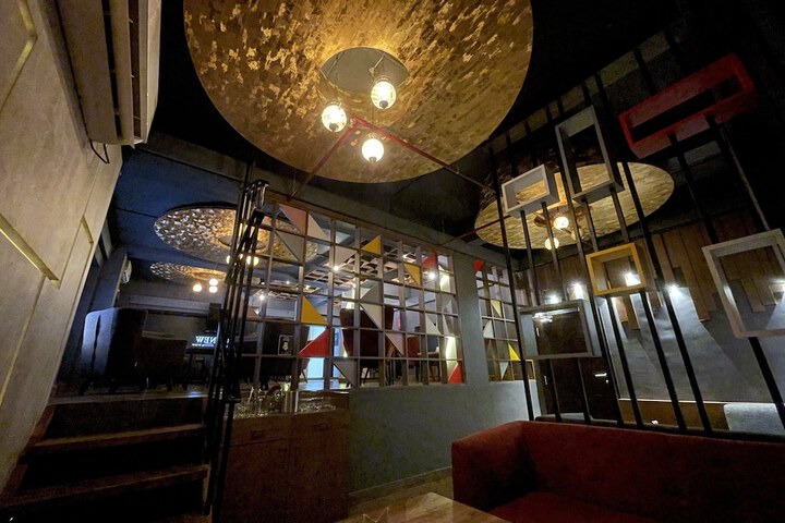 Lounge 87 of 93