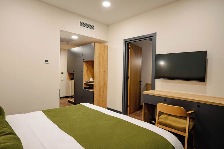 Room 13 of 72