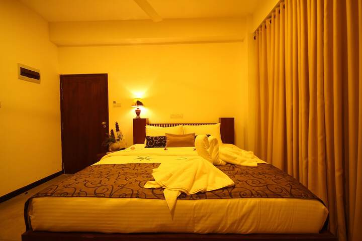 Room 13 of 76