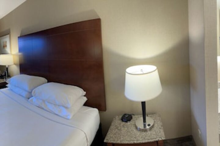 Room 4 of 33