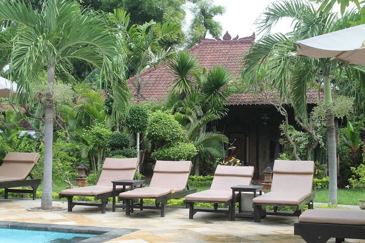 Hotel Pool