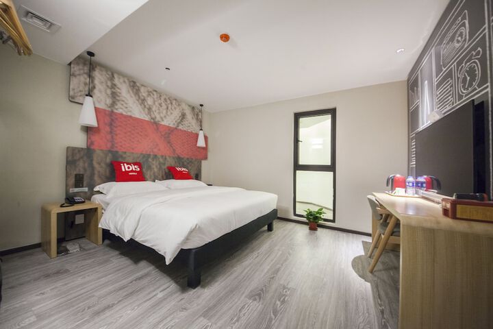 Room 9 of 23