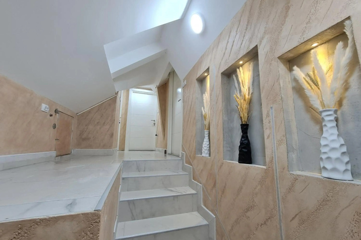 Room 10 of 21