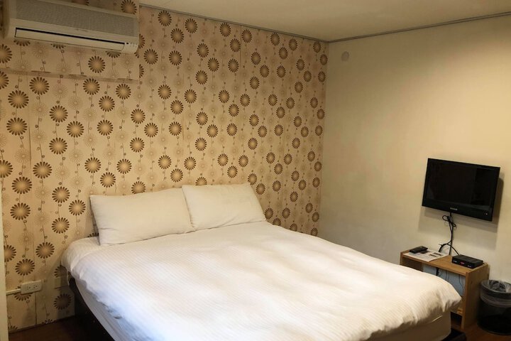 Room 10 of 82