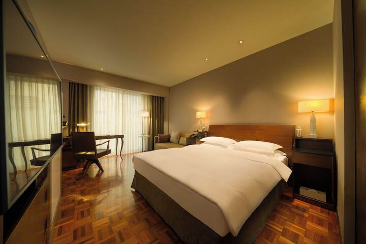 Room 14 of 104