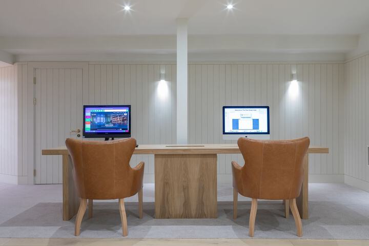 Business Center 100 of 104