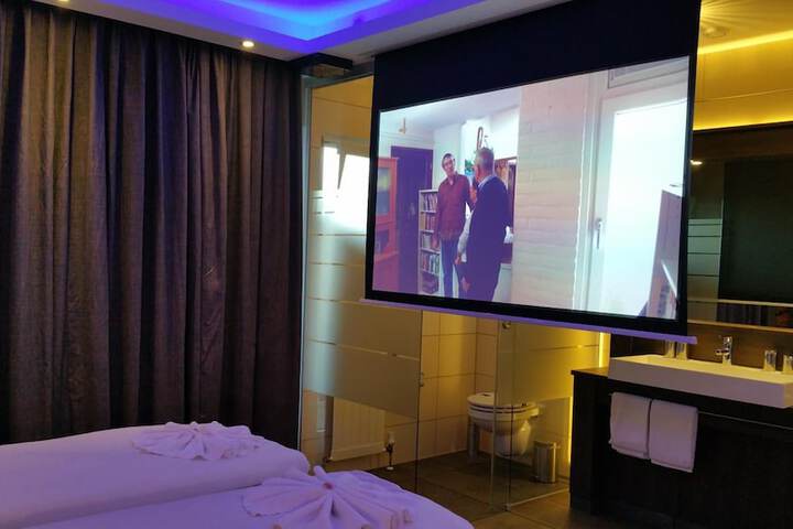 Room 14 of 64