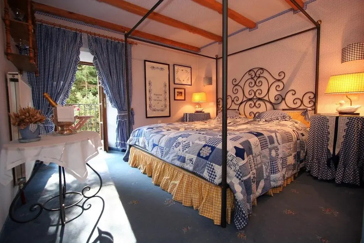 Room 3 of 14