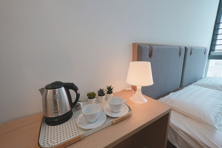 Room 3 of 7