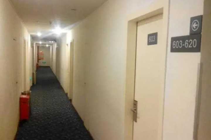 Room 9 of 10