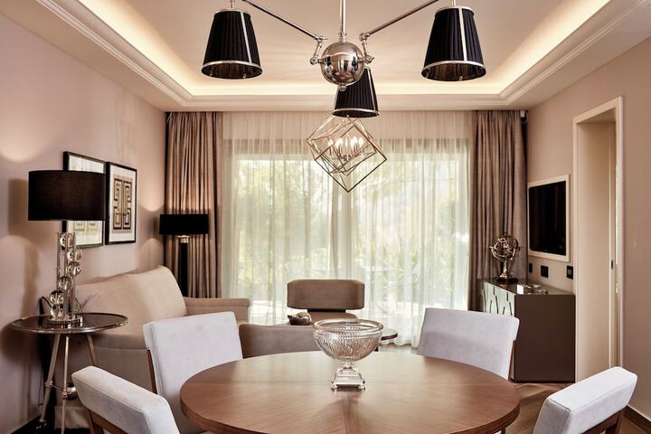 Room 28 of 180