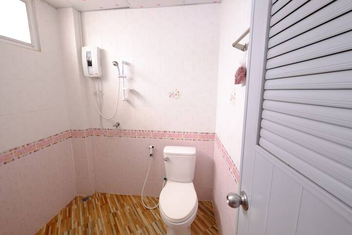 Room 10 of 26
