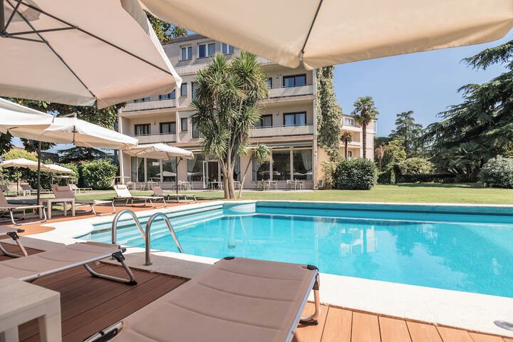 Pool Hotel