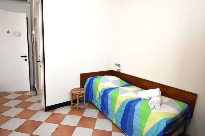 Room 4 of 26