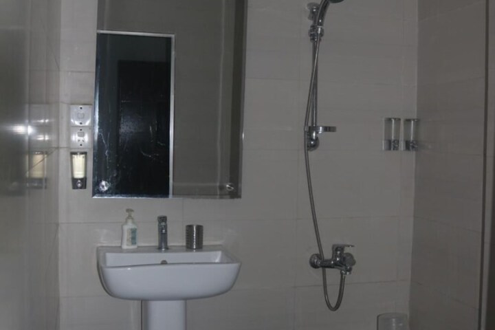 Room 15 of 38