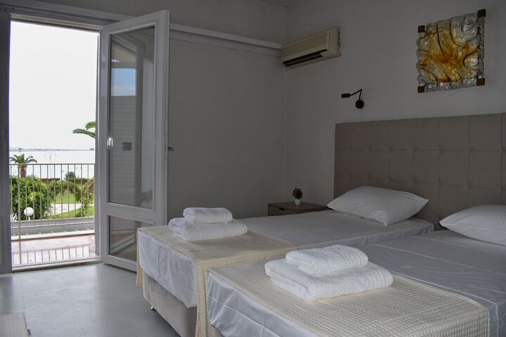 Room 44 of 261