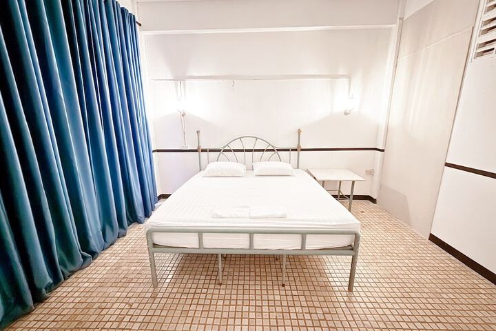 Room 9 of 15