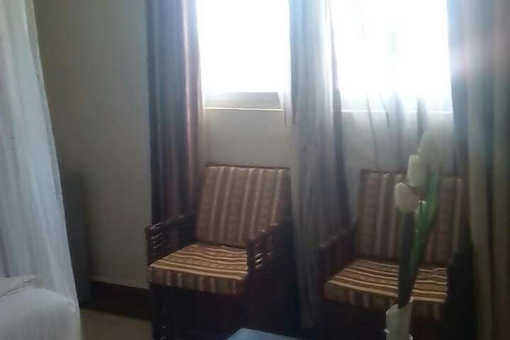 Room 4 of 11