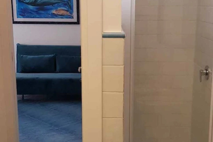 Room 8 of 10