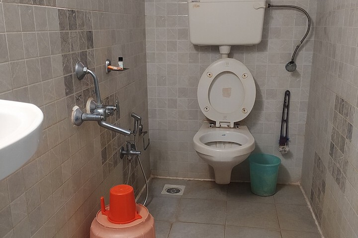 Room 33 of 51