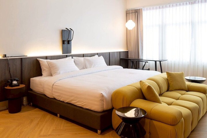 Room 10 of 51