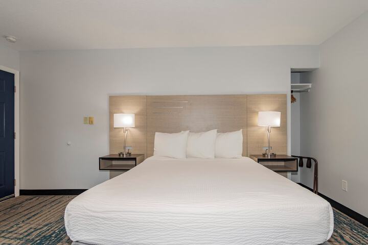 Room 18 of 48