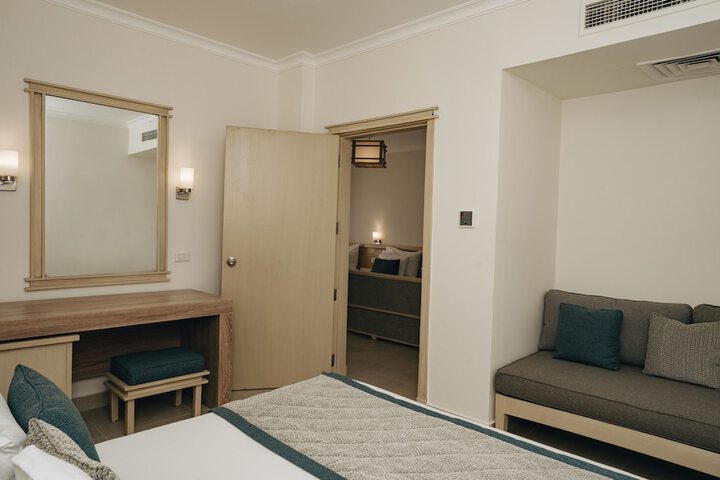 Room 33 of 101