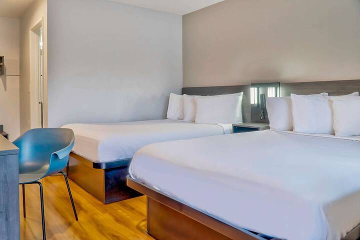 Deluxe Room 2 Double Beds Refrigerator (5 of 10)