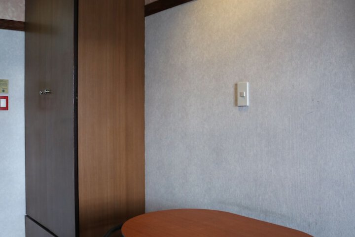 Room 10 of 17