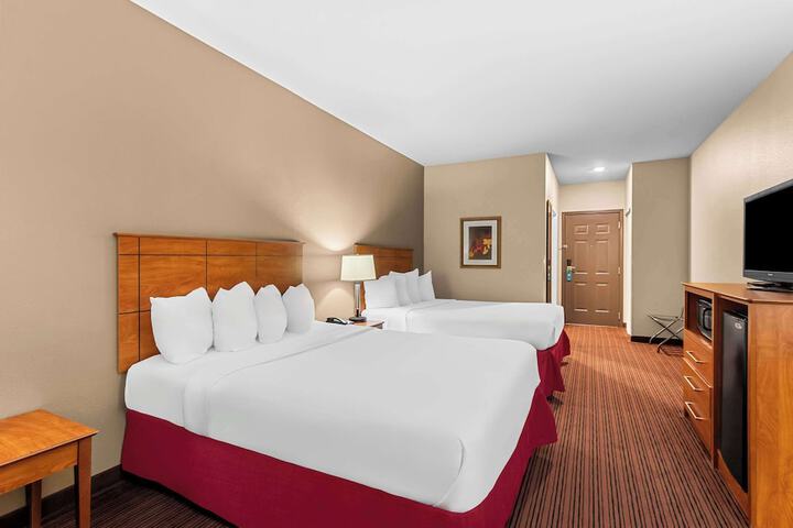 2 Queen Beds (9 of 14)