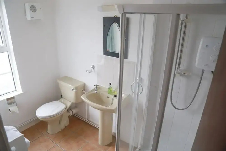 Room 5 of 14