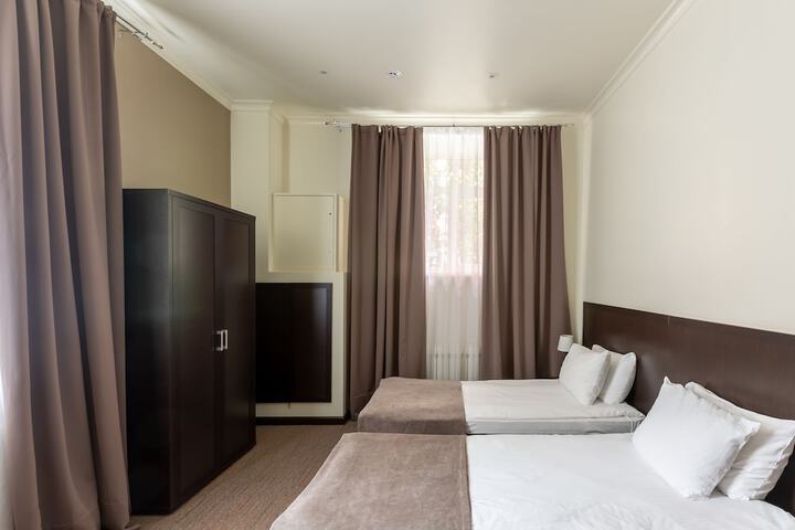 Room 10 of 25